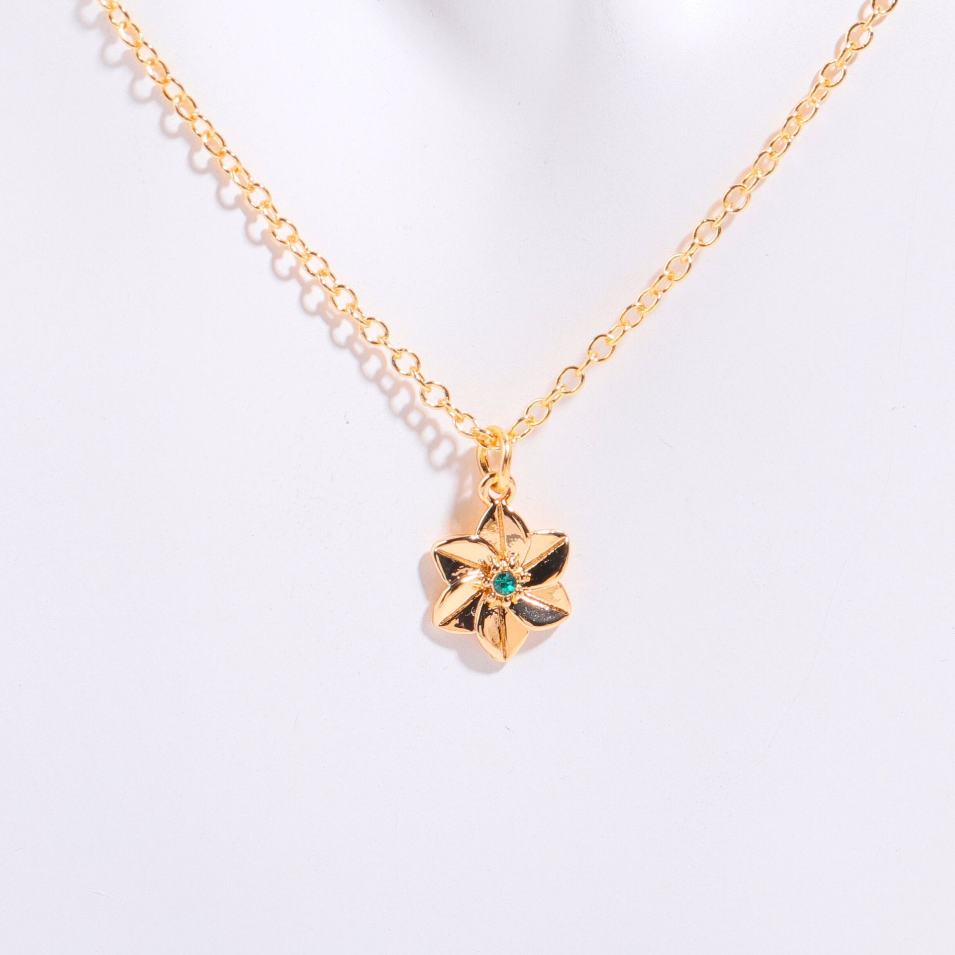 Custom Birth Flower Necklace with Birthstone Charm – Elegant 18K Gold-Plated Pendant for Personalization and Unique Gifting