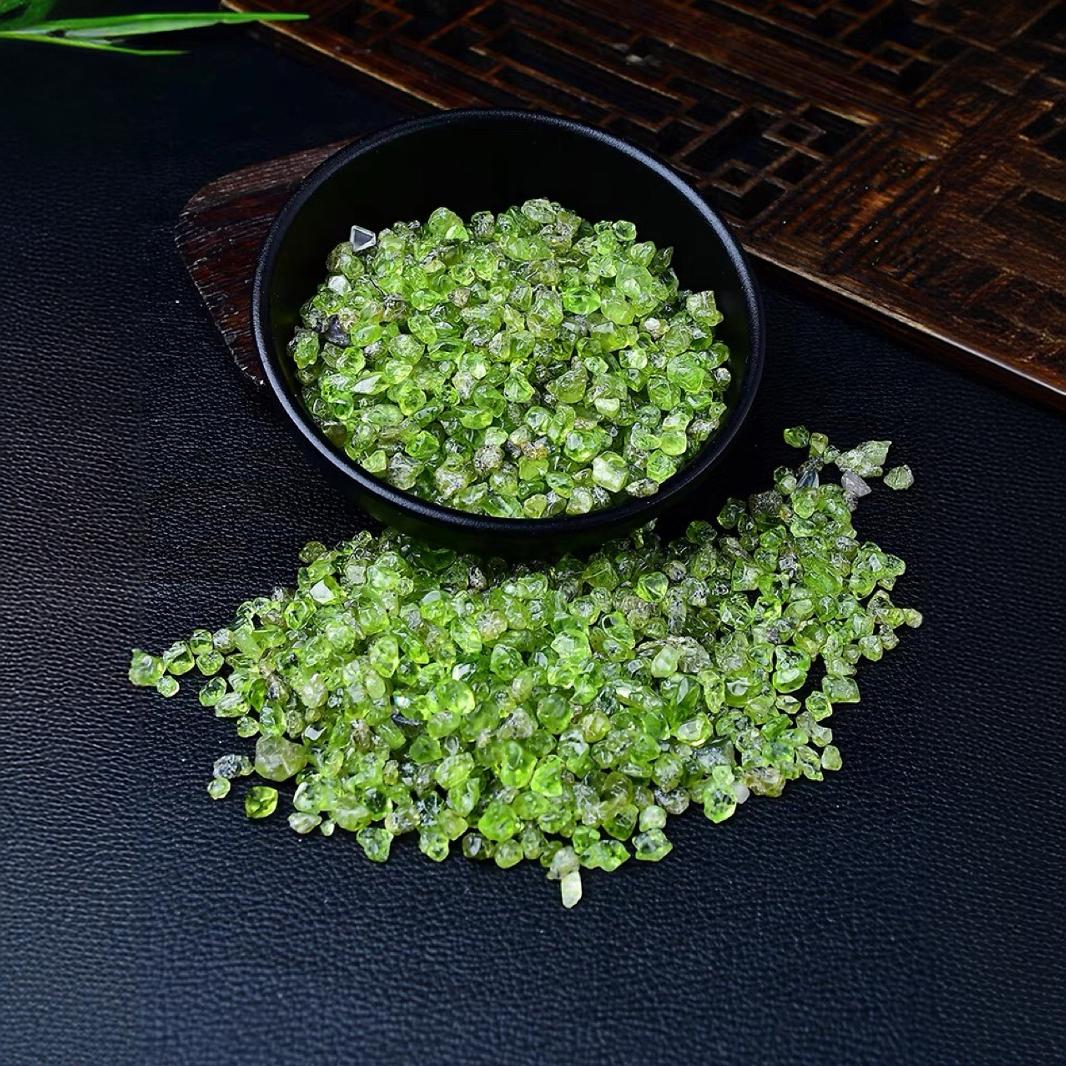 Natural Green Peridot Crystal Chips for Abundance and Healing Energy – Raw Gemstone Tumbles for Spiritual Growth and Prosperity