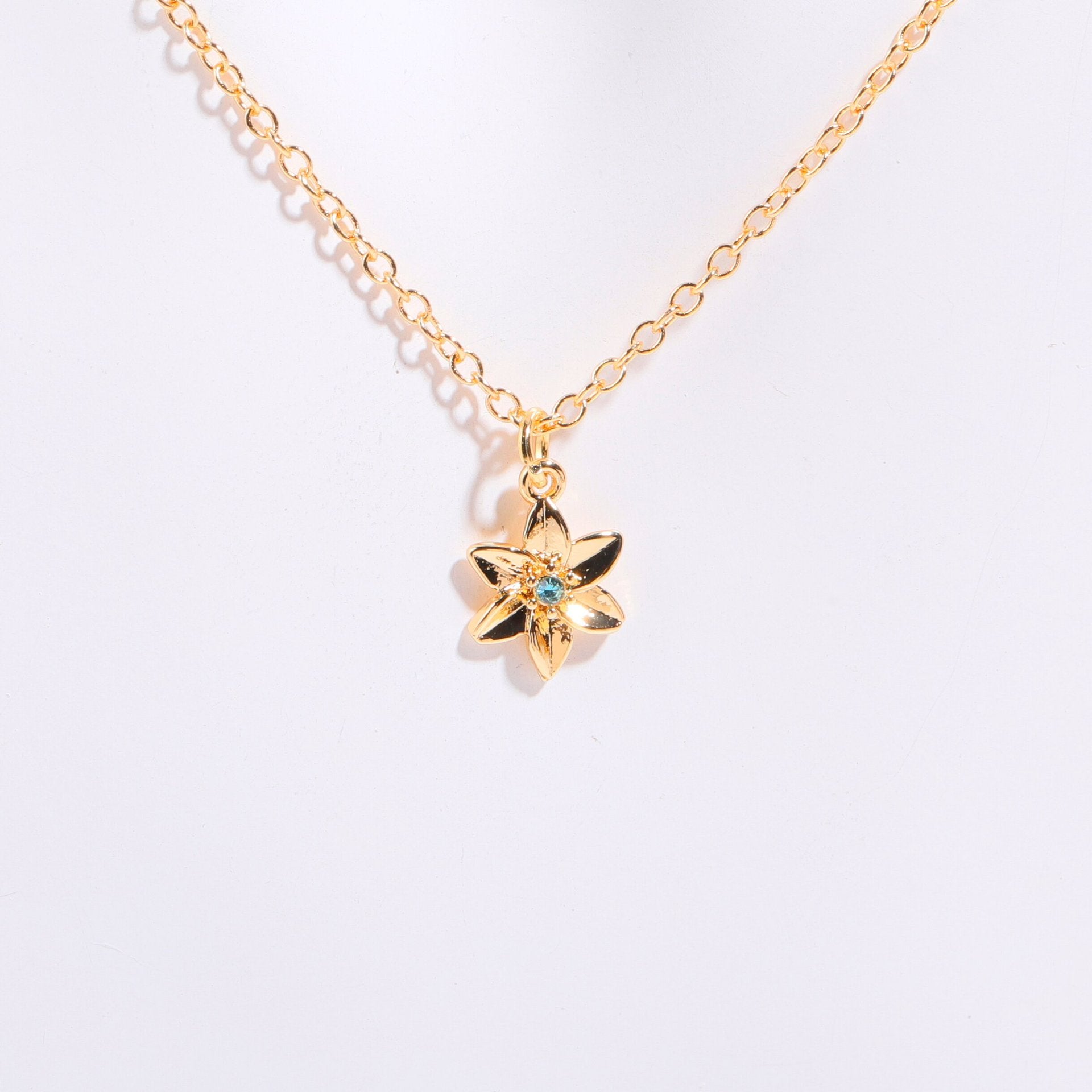 Custom Birth Flower Necklace with Birthstone Charm – Elegant 18K Gold-Plated Pendant for Personalization and Unique Gifting