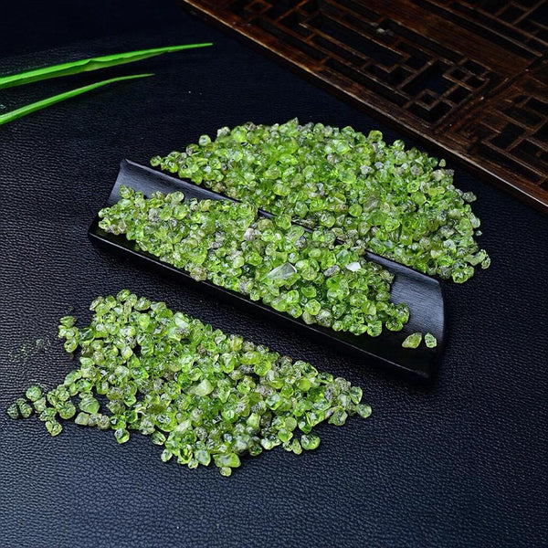 Natural Green Peridot Crystal Chips for Abundance and Healing Energy – Raw Gemstone Tumbles for Spiritual Growth and Prosperity