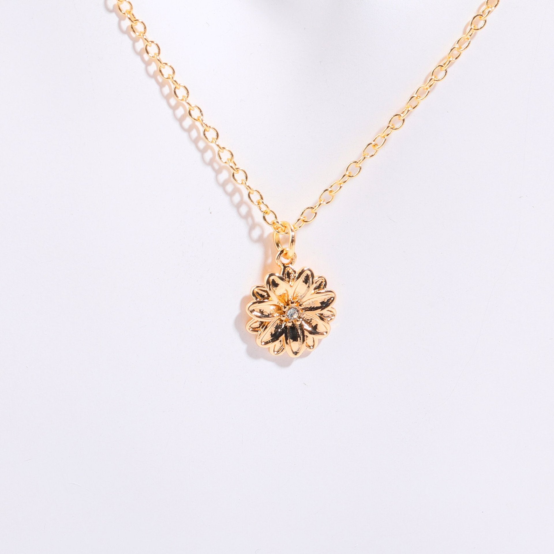 Custom Birth Flower Necklace with Birthstone Charm – Elegant 18K Gold-Plated Pendant for Personalization and Unique Gifting