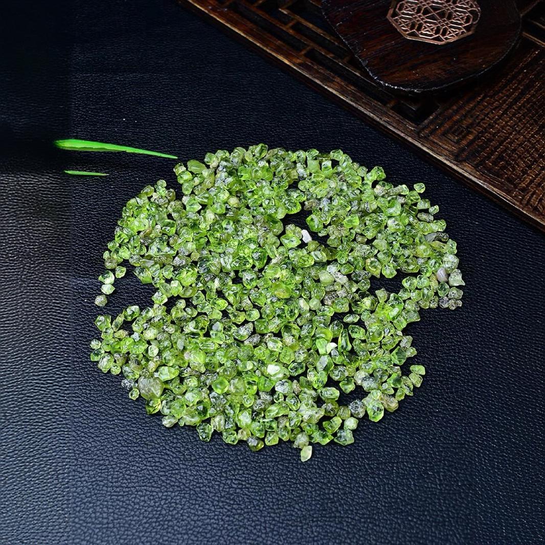 Natural Green Peridot Crystal Chips for Abundance and Healing Energy – Raw Gemstone Tumbles for Spiritual Growth and Prosperity